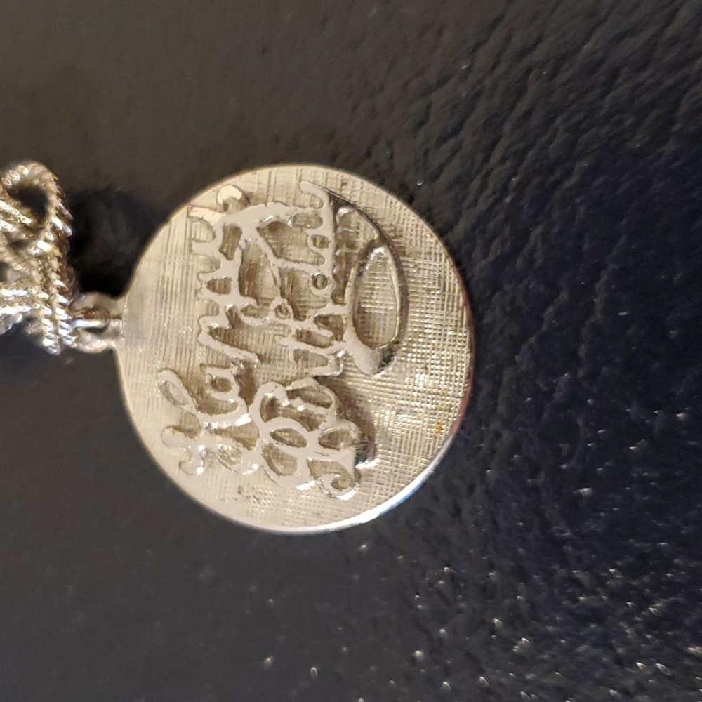 💚 Vintage silver charm